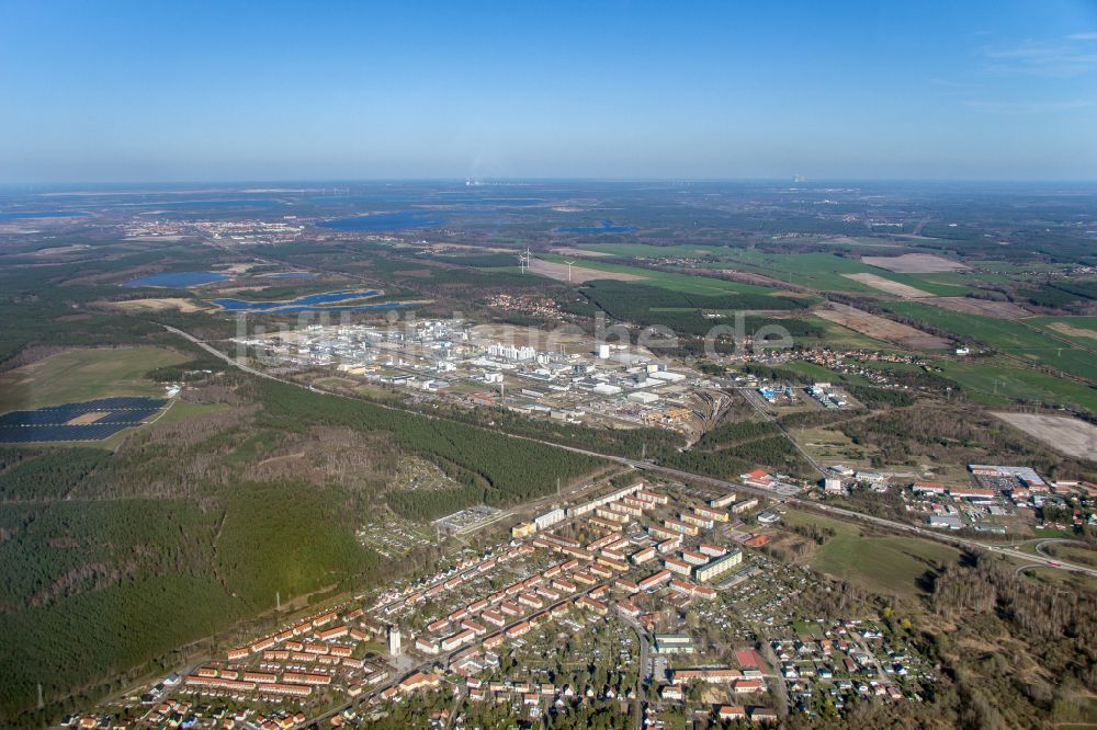 Schwarzheide von oben - Werksgelände des Chemieproduzenten BASF Schwarzheide GmbH in Schwarzheide im Bundesland Brandenburg, Deutschland