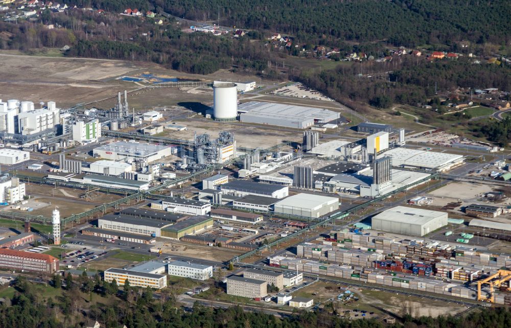 Luftbild Schwarzheide - Werksgelände des Chemieproduzenten BASF Schwarzheide GmbH in Schwarzheide im Bundesland Brandenburg, Deutschland