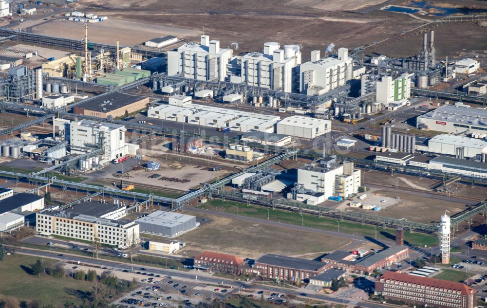 Schwarzheide von oben - Werksgelände des Chemieproduzenten BASF Schwarzheide GmbH in Schwarzheide im Bundesland Brandenburg, Deutschland