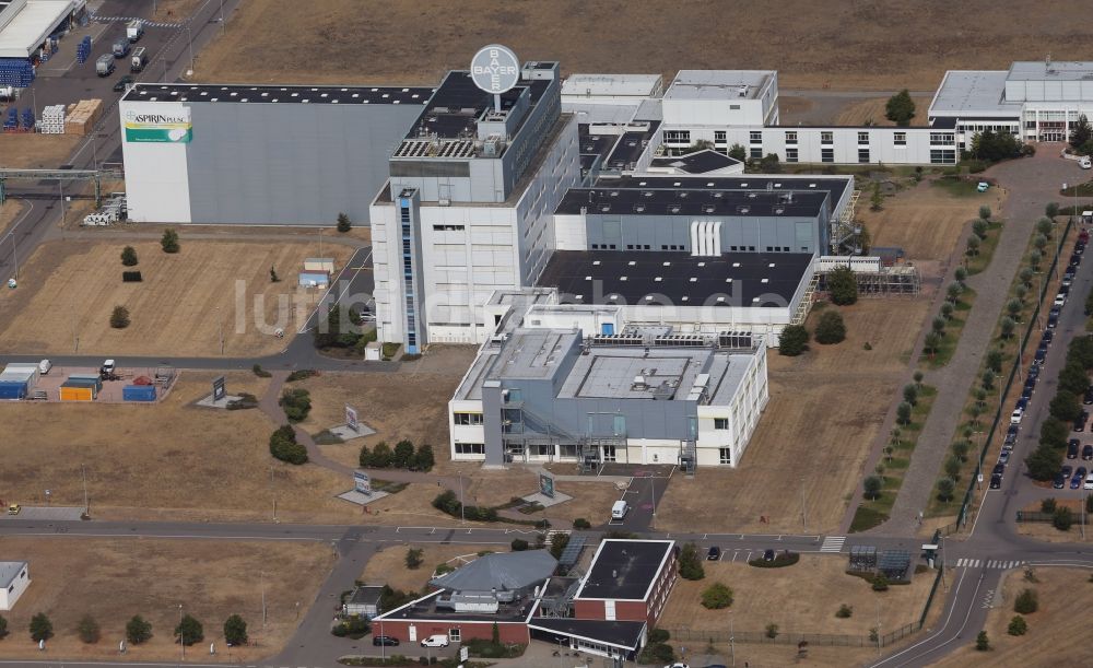 Bitterfeld-Wolfen aus der Vogelperspektive: Werksgelände des Chemieproduzenten der Bayer Bitterfeld GmbH im Chemiepark im Ortsteil Greppin in Bitterfeld-Wolfen im Bundesland Sachsen-Anhalt