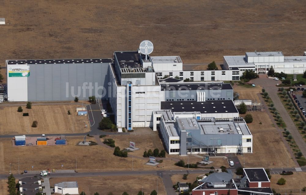 Luftaufnahme Bitterfeld-Wolfen - Werksgelände des Chemieproduzenten der Bayer Bitterfeld GmbH im Chemiepark im Ortsteil Greppin in Bitterfeld-Wolfen im Bundesland Sachsen-Anhalt