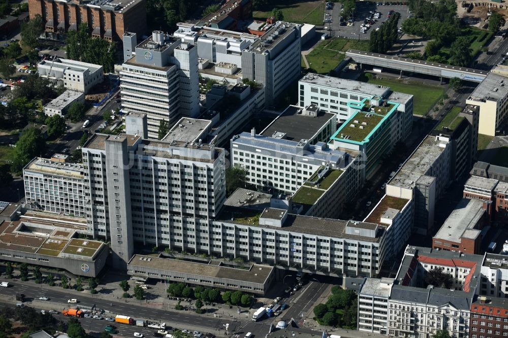 Berlin aus der Vogelperspektive: Werksgelände des Chemieproduzenten der Bayer Pharma AG im Wedding in Berlin, Deutschland