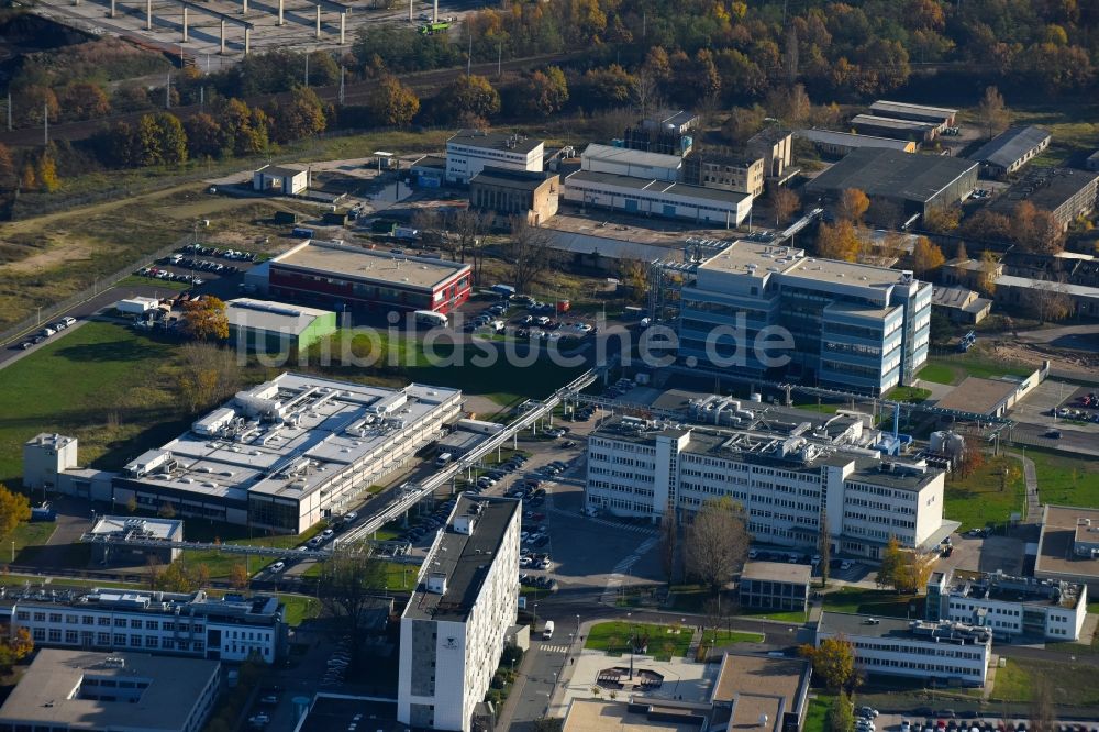 Berlin von oben - Werksgelände des Chemieproduzenten Berlin Chemie AG im Ortsteil Adlershof in Berlin, Deutschland