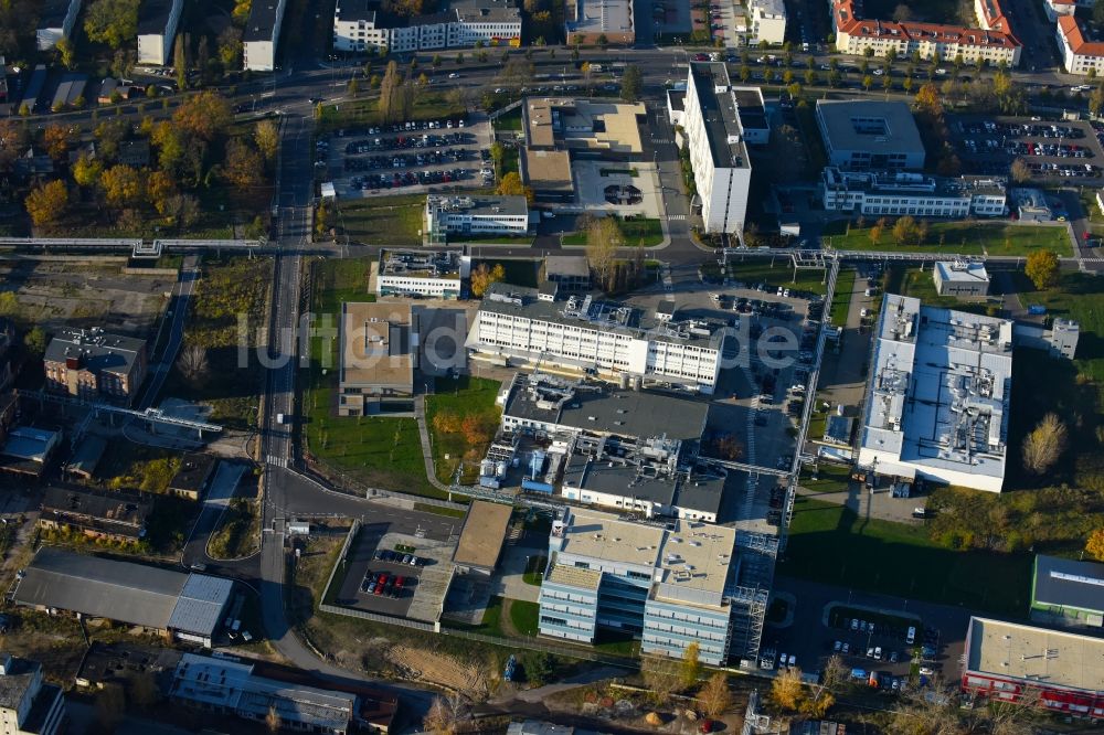 Berlin aus der Vogelperspektive: Werksgelände des Chemieproduzenten Berlin Chemie AG im Ortsteil Adlershof in Berlin, Deutschland