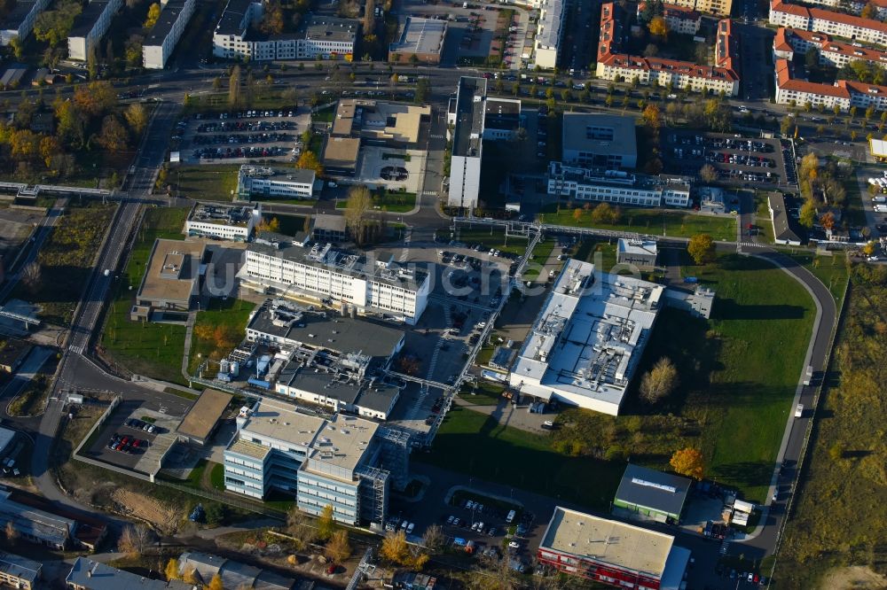 Luftbild Berlin - Werksgelände des Chemieproduzenten Berlin Chemie AG im Ortsteil Adlershof in Berlin, Deutschland