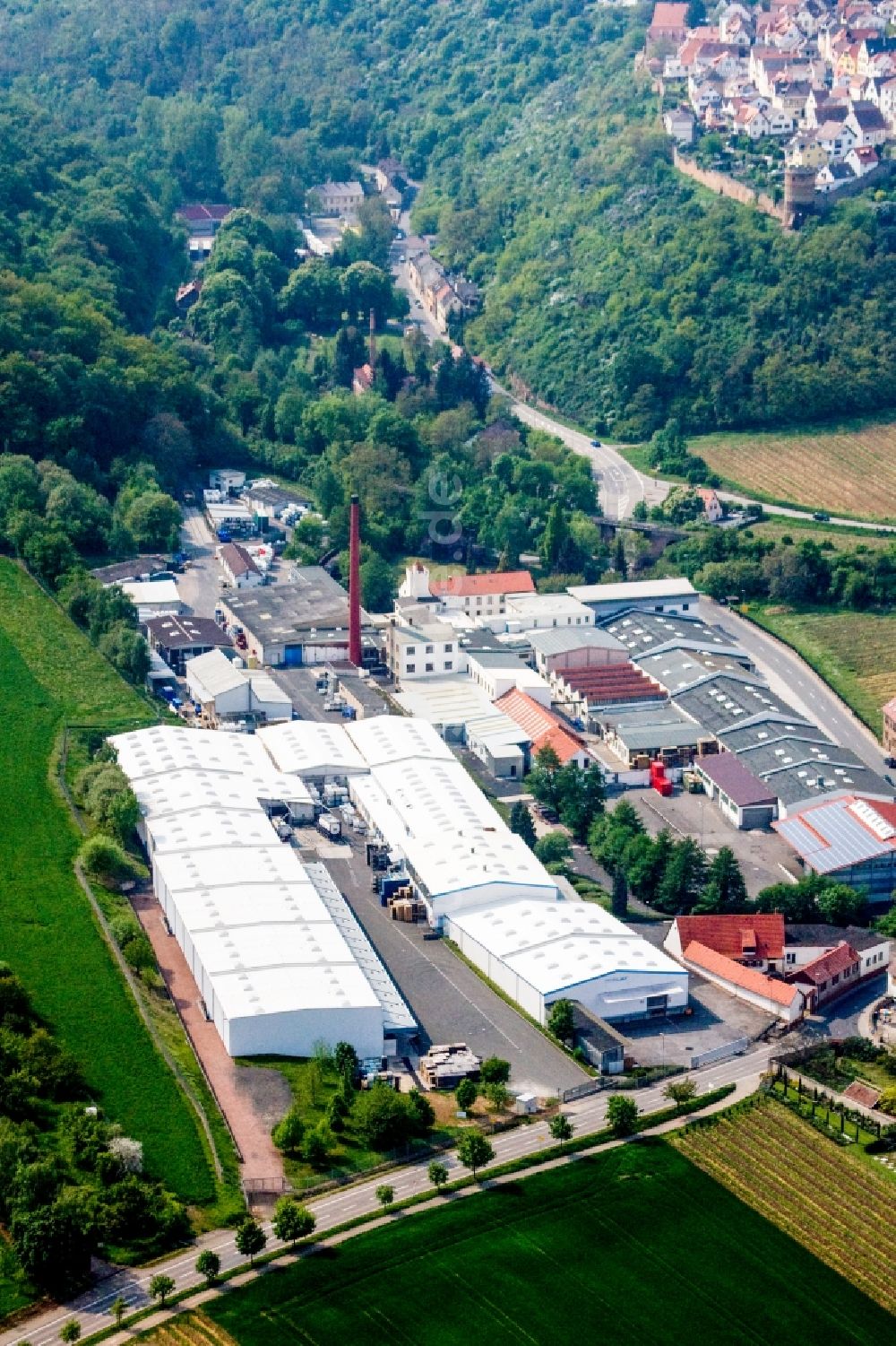 Luftaufnahme Kleinkarlbach - Werksgelände des Chemieproduzenten Gechem GmbH & Co KG im Ortsteil Neuleiningen-Tal in Kleinkarlbach im Bundesland Rheinland-Pfalz, Deutschland