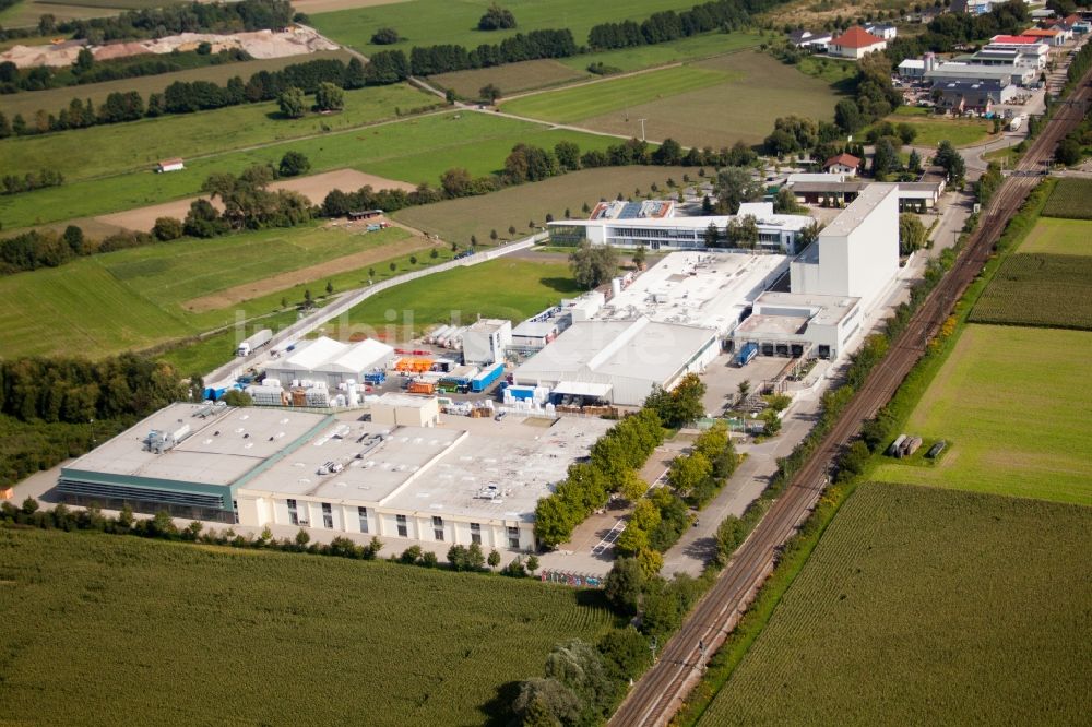 Luftaufnahme Weingarten (Baden) - Werksgelände des Chemieproduzenten KLEBCHEMIE M. G. Becker GmbH & Co. KG in Weingarten (Baden) im Bundesland Baden-Württemberg