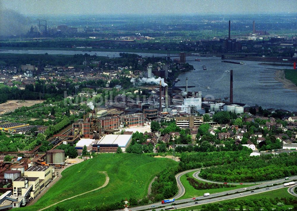 Duisburg von oben - Werksgelände des Chemieproduzenten Sachtleben Chemie GmbH an der Dr.-Rudolf-Sachtleben-Straße in Duisburg im Bundesland Nordrhein-Westfalen