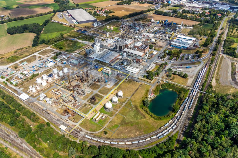 Rheinberg von oben - Werksgelände des Chemieproduzenten der Solvay Chemicals GmbH im Ortsteil Ossenberg in Rheinberg im Bundesland Nordrhein-Westfalen, Deutschland