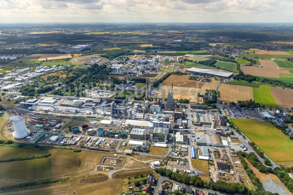 Rheinberg aus der Vogelperspektive: Werksgelände des Chemieproduzenten der Solvay Chemicals GmbH im Ortsteil Ossenberg in Rheinberg im Bundesland Nordrhein-Westfalen, Deutschland