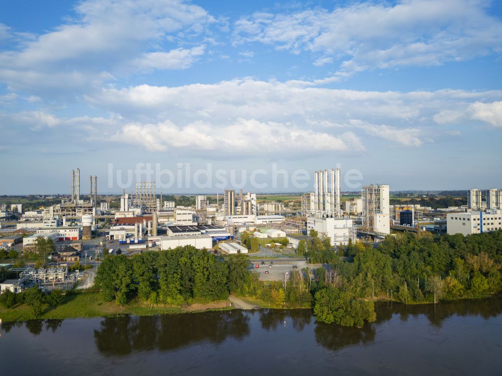 Nünchritz von oben - Werksgelände des Chemieproduzenten Wacker Chemie AG in Nünchritz im Bundesland Sachsen, Deutschland