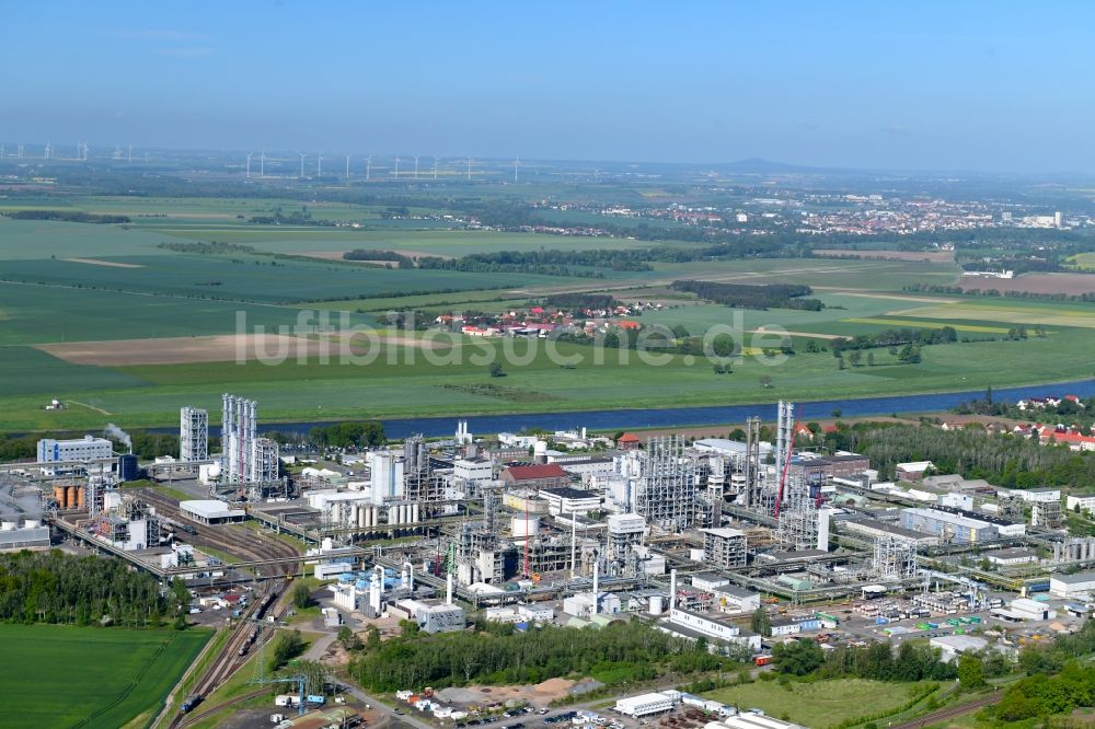 Nünchritz aus der Vogelperspektive: Werksgelände des Chemieproduzenten Wacker Chemie AG, Werk Nünchritz in Nünchritz im Bundesland Sachsen, Deutschland