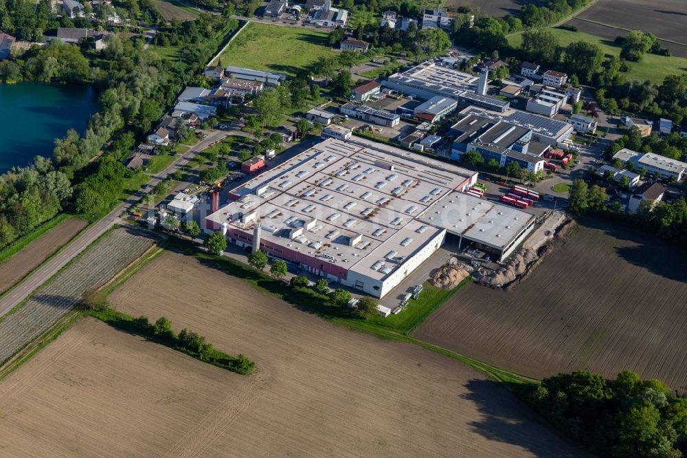 Neureut von oben - Werksgelände der Coca-Cola European Partners Deutschland GmbH in Neureut im Bundesland Baden-Württemberg, Deutschland