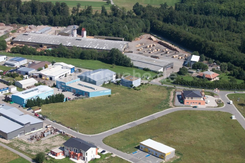 Luftaufnahme Marxzell - Werksgelände der corthum Nordschwarzwald GmbH - corthum Erdenwerk im Ortsteil Pfaffenrot in Marxzell im Bundesland Baden-Württemberg