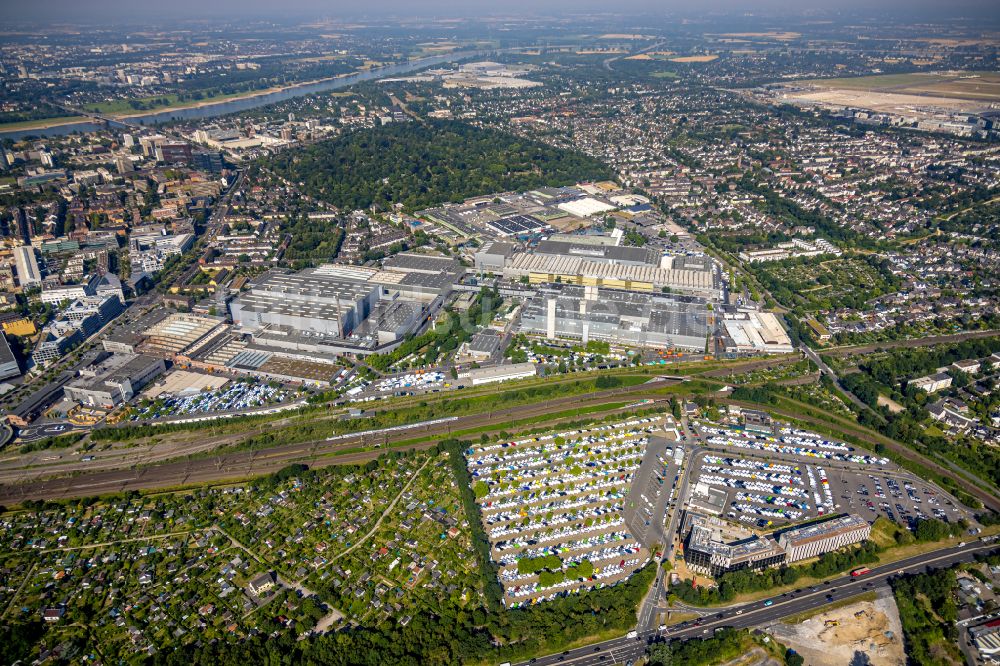 Luftaufnahme Düsseldorf - Werksgelände der Daimler AG in Düsseldorf im Bundesland Nordrhein-Westfalen, Deutschland