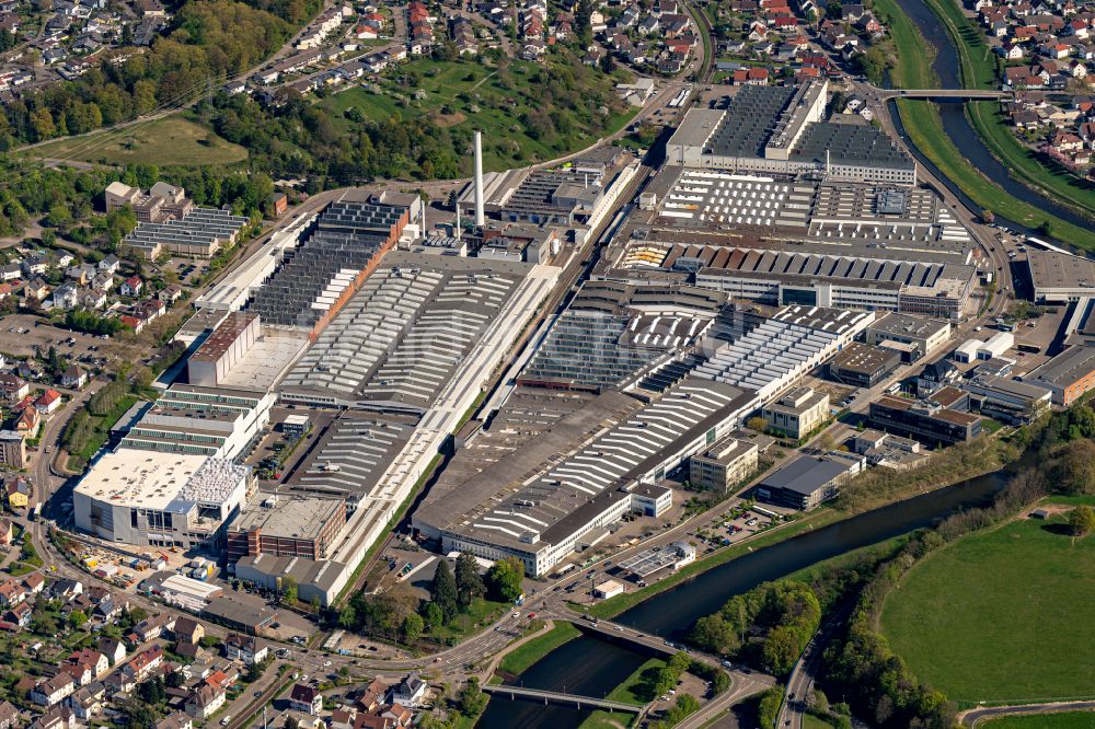 Gaggenau von oben - Werksgelände der Daimler AG Mercedes-Benz Werk Gaggenau in Gaggenau im Bundesland Baden-Württemberg