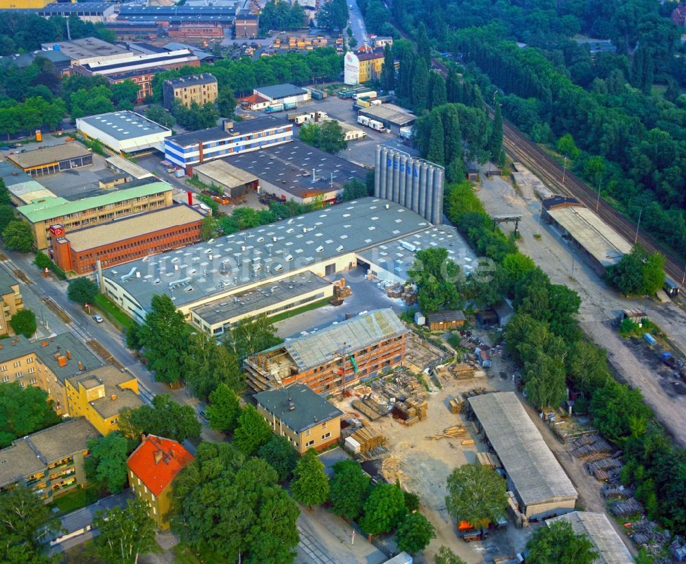 Luftbild Berlin - Werksgelände der der BEGRA granules GmbH & Co. KG an der Thyssenstraße im Ortsteil Reinickendorf in Berlin, Deutschland