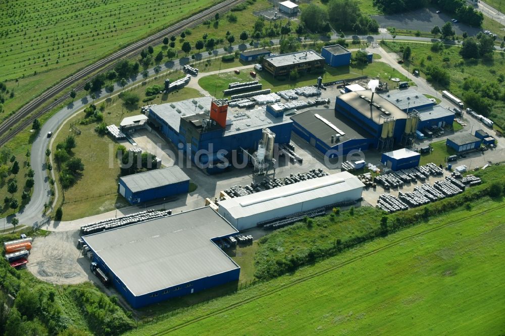 Luftaufnahme Premnitz - Werksgelände der der Jacobi Carbons Service (Europe) GmbH an der Vistrastraße in Premnitz im Bundesland Brandenburg, Deutschland