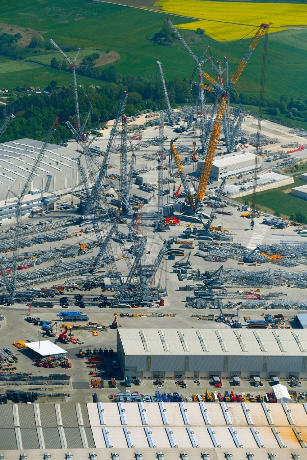 Ehingen (Donau) aus der Vogelperspektive: Werksgelände der der Liebherr-Werk Ehingen GmbH in Ehingen (Donau) im Bundesland Baden-Württemberg, Deutschland