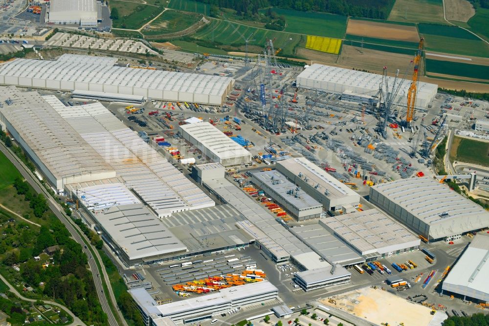 Luftaufnahme Ehingen (Donau) - Werksgelände der der Liebherr-Werk Ehingen GmbH in Ehingen (Donau) im Bundesland Baden-Württemberg, Deutschland