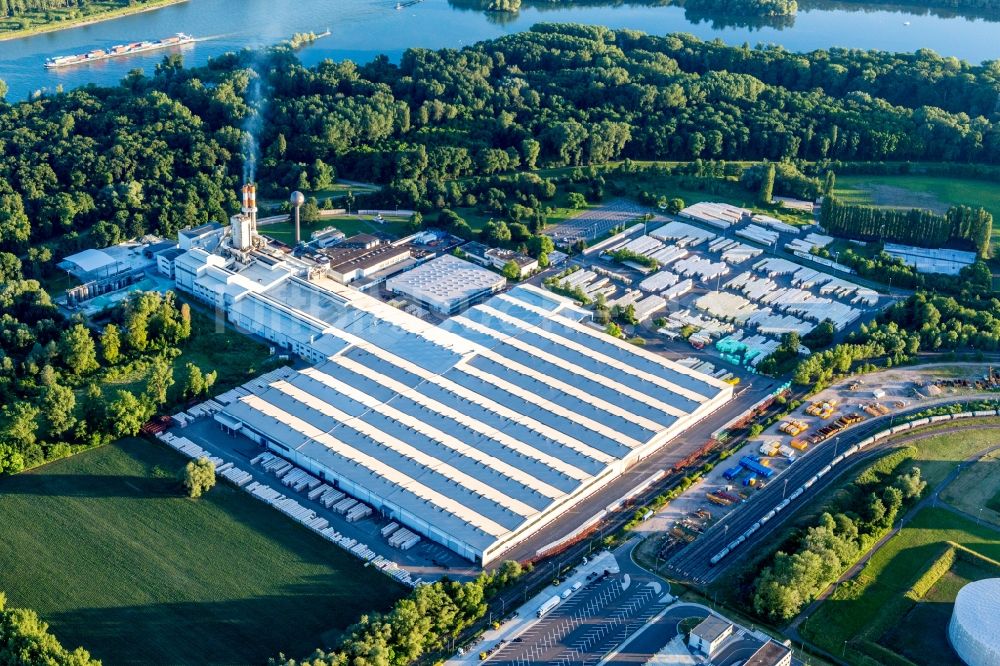 Speyer von oben - Werksgelände des Dämmstoff- und Chemieproduzenten Saint-Gobain Isover G+H AG in Speyer im Bundesland Rheinland-Pfalz, Deutschland