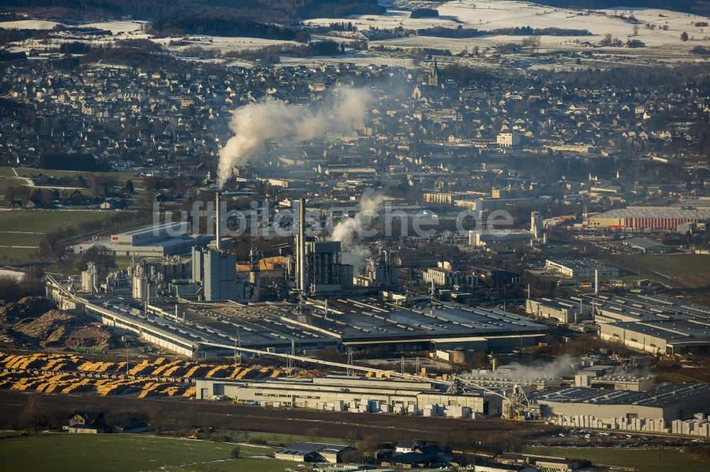 Brilon von oben - Werksgelände der Egger Holzwerkstoffe Brilon GmbH in Brilon im Bundesland Nordrhein-Westfalen