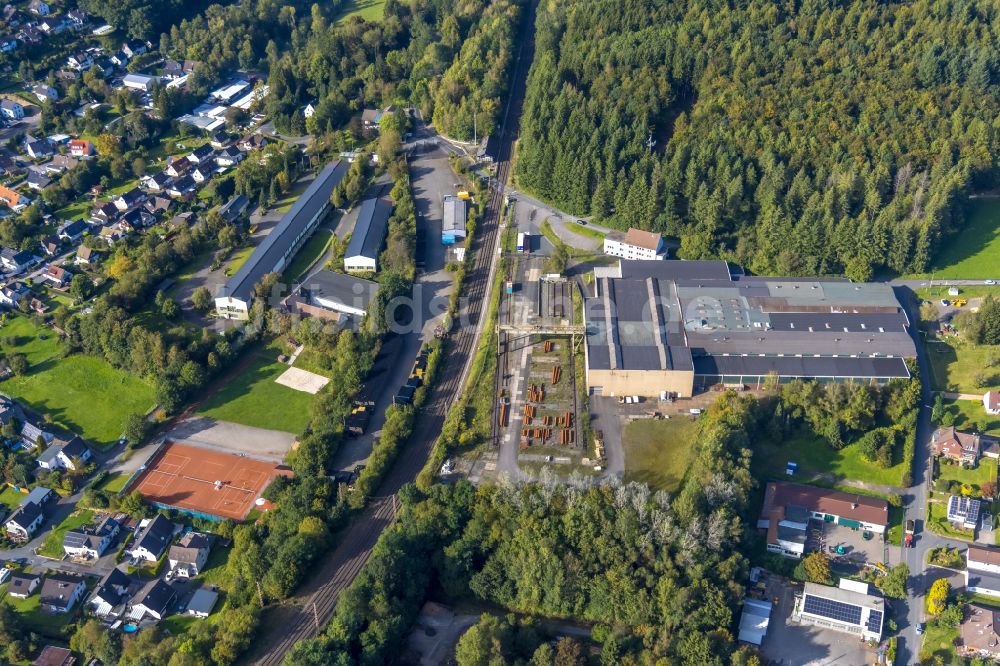 Littfeld von oben - Werksgelände der Eisenbau Krämer GmbH in Littfeld im Bundesland Nordrhein-Westfalen, Deutschland