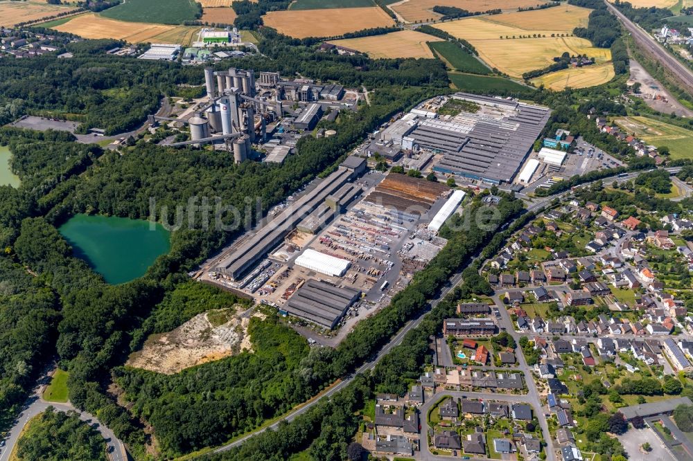 Luftaufnahme Neubeckum - Werksgelände der Eternit GmbH in Neubeckum im Bundesland Nordrhein-Westfalen, Deutschland