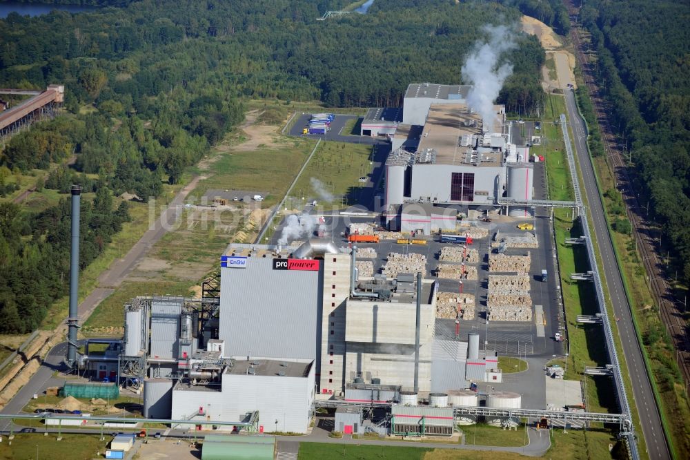 Luftaufnahme Eisenhüttenstadt - Werksgelände der Fabrik für Wellpappenrohpapier Propapier GmbH Werk PM2 in Eisenhüttenstadt im Bundesland Brandenburg