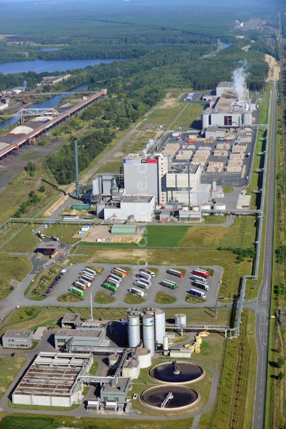 Eisenhüttenstadt aus der Vogelperspektive: Werksgelände der Fabrik für Wellpappenrohpapier Propapier GmbH Werk PM2 in Eisenhüttenstadt im Bundesland Brandenburg