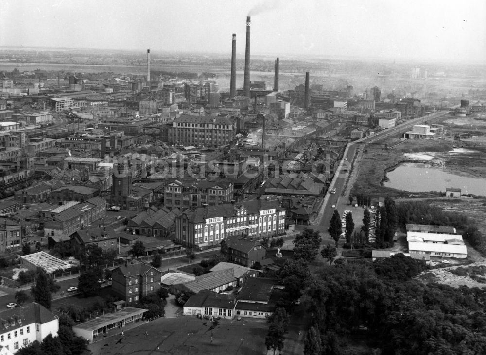 Luftaufnahme Bitterfeld-Wolfen - Werksgelände der Farbwerke des VEB Chemiekombinat Bitterfeld / CKB in Wolfen im Bundesland Sachsen-Anhalt, Deutschland