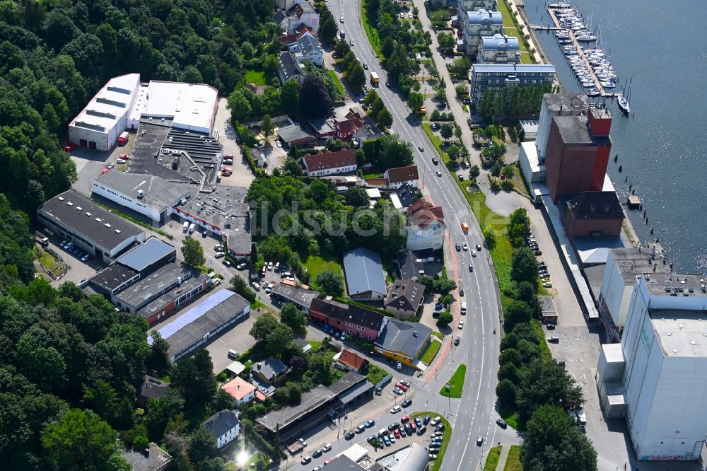 Flensburg aus der Vogelperspektive: Werksgelände der FDF Flensburger Dragee-Fabrik GmbH & Co. KG in Flensburg im Bundesland Schleswig-Holstein, Deutschland