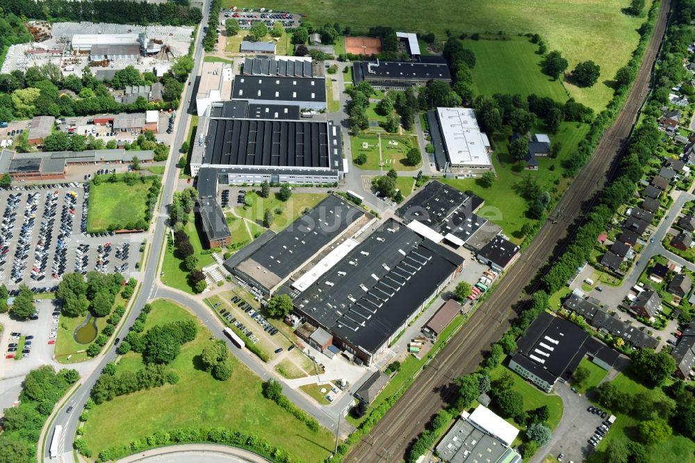 Schwarzenbek von oben - Werksgelände der Fette Compacting GmbH entlang der Grabauer Strasse in Schwarzenbeck im Bundesland Schleswig-Holstein, Deutschland