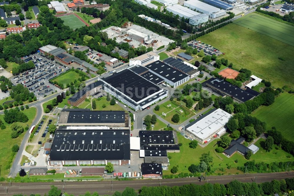 Schwarzenbek aus der Vogelperspektive: Werksgelände der Fette Compacting GmbH entlang der Grabauer Strasse in Schwarzenbeck im Bundesland Schleswig-Holstein, Deutschland