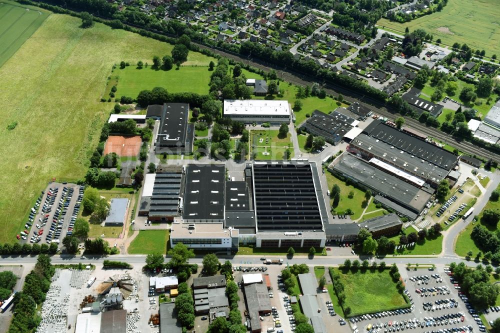 Schwarzenbek von oben - Werksgelände der Fette Compacting GmbH entlang der Grabauer Strasse in Schwarzenbeck im Bundesland Schleswig-Holstein, Deutschland