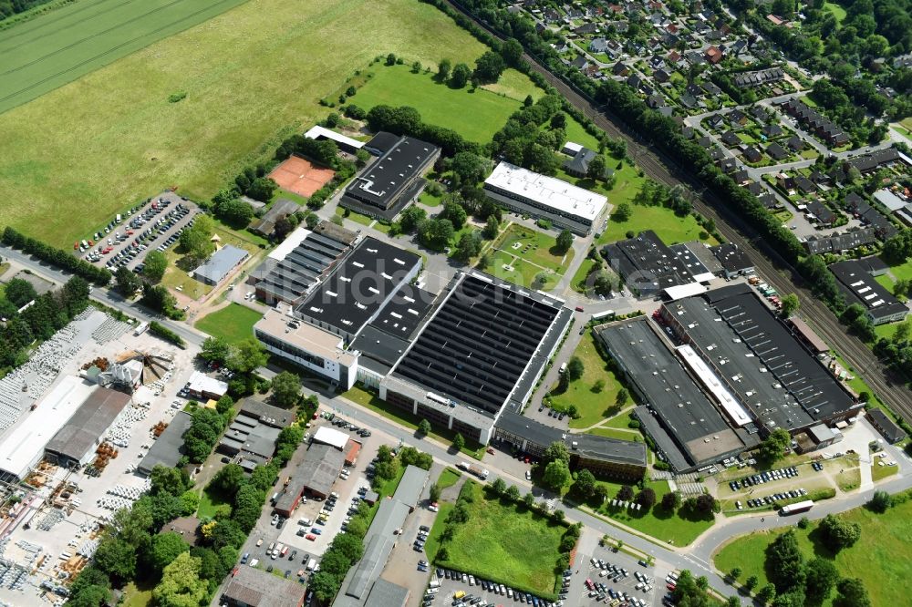 Luftbild Schwarzenbek - Werksgelände der Fette Compacting GmbH entlang der Grabauer Strasse in Schwarzenbeck im Bundesland Schleswig-Holstein, Deutschland