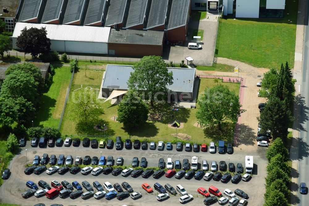 Schwarzenbek von oben - Werksgelände der Fette Compacting GmbH entlang der Grabauer Strasse in Schwarzenbeck im Bundesland Schleswig-Holstein, Deutschland