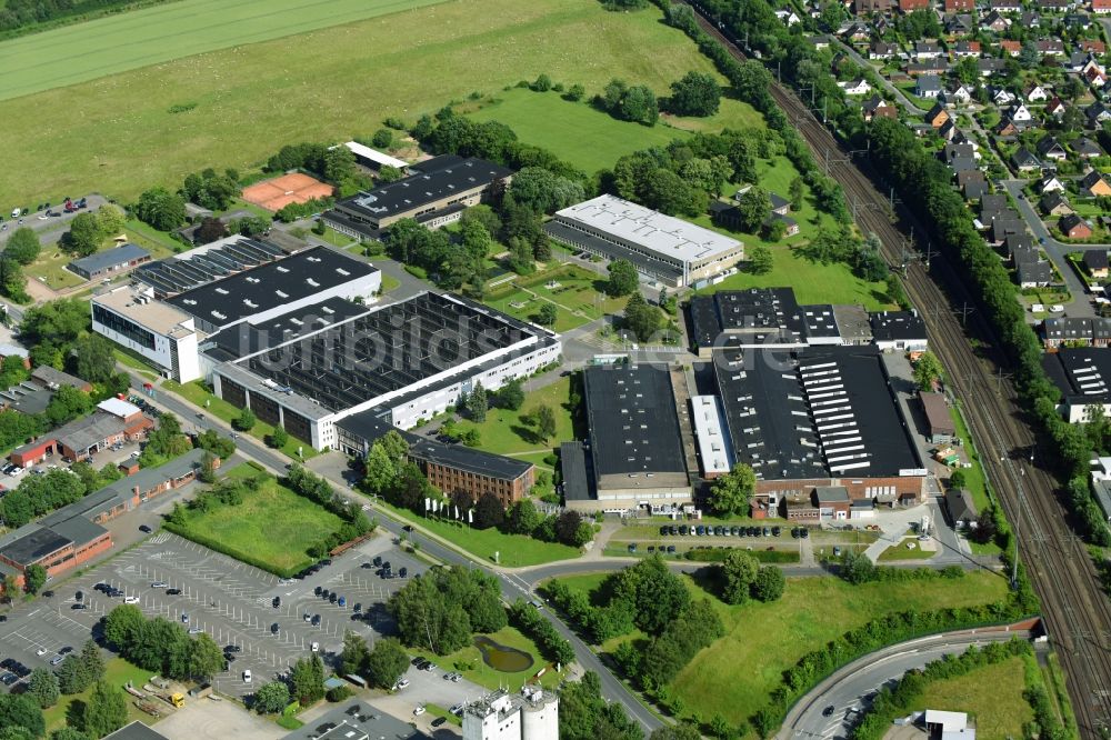 Luftbild Schwarzenbek - Werksgelände der Fette Compacting GmbH entlang der Grabauer Strasse in Schwarzenbeck im Bundesland Schleswig-Holstein, Deutschland