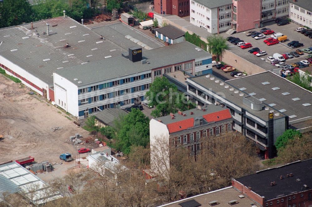 Luftaufnahme Berlin Reinickendorf - Werksgelände der Firma GERB Schwingungsisolierungen GmbH & Co. KG an der Roedernallee in Berlin Reinickendorf