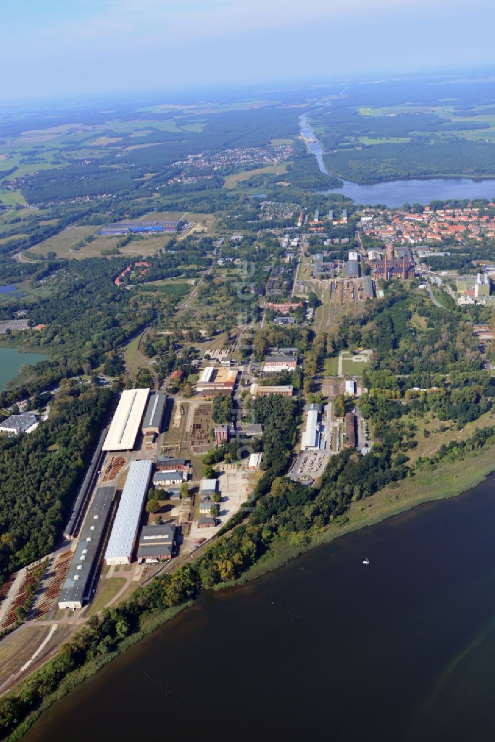 Luftaufnahme Brandenburg Havel - Werksgelände der Firma Gleisbaumechanik Brandenburg/H. GmbH in Brandenburg an der Havel im Bundesland Brandenburg