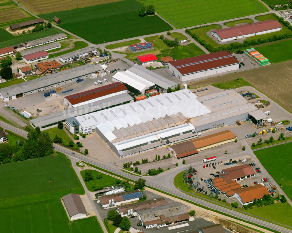 Kirchberg an der Iller von oben - Werksgelände der Firma KMK Metalltechnik GmbH in Kirchberg an der Iller im Bundesland Baden-Württemberg, Deutschland