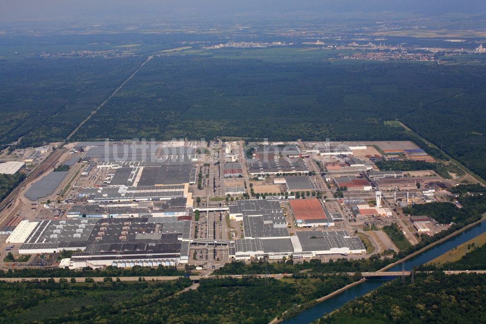 Luftaufnahme Sausheim - Werksgelände der Firma Peugeot Citroen in Sausheim in Frankreich