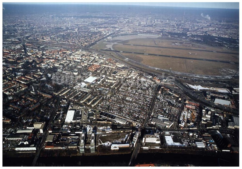 Luftbild Berlin - Tempelhof - Werksgelände der Firma WAYSS & FREYTAG AG am Bereich Konturstraße / Trassenstraße - östlich des Flughafens Tempelhof in Berlin