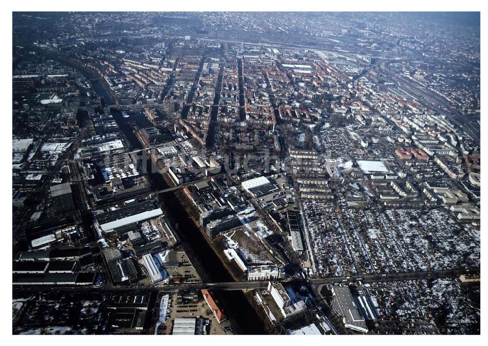 Berlin - Tempelhof von oben - Werksgelände der Firma WAYSS & FREYTAG AG am Bereich Konturstraße / Trassenstraße - östlich des Flughafens Tempelhof in Berlin