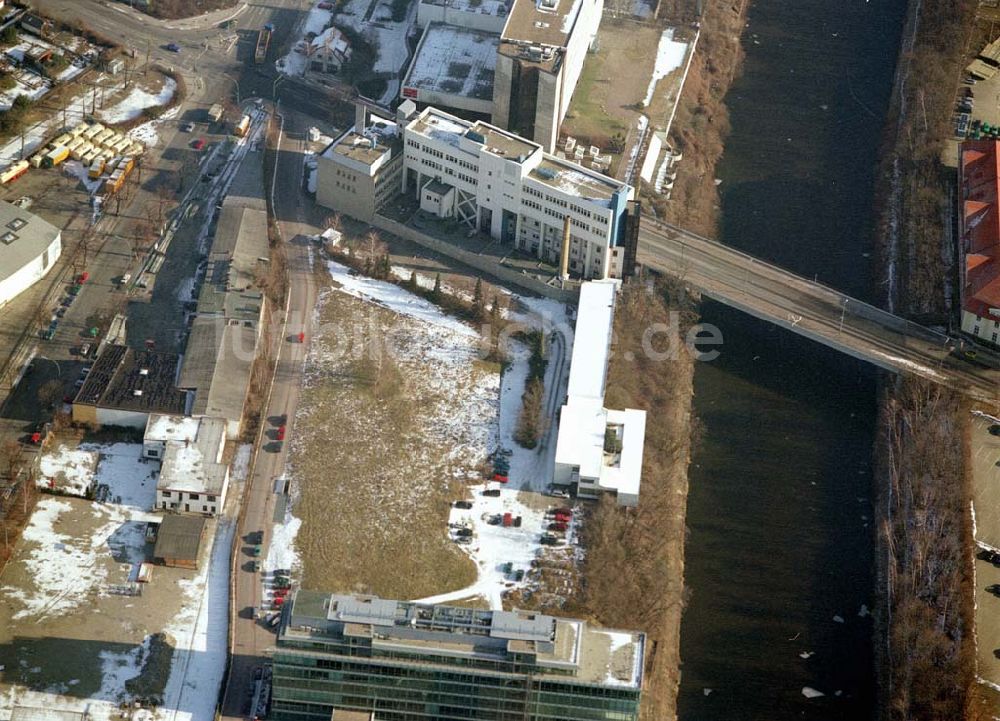 Luftaufnahme Berlin - Tempelhof - Werksgelände der Firma WAYSS & FREYTAG AG am Bereich Konturstraße / Trassenstraße - östlich des Flughafens Tempelhof in Berlin