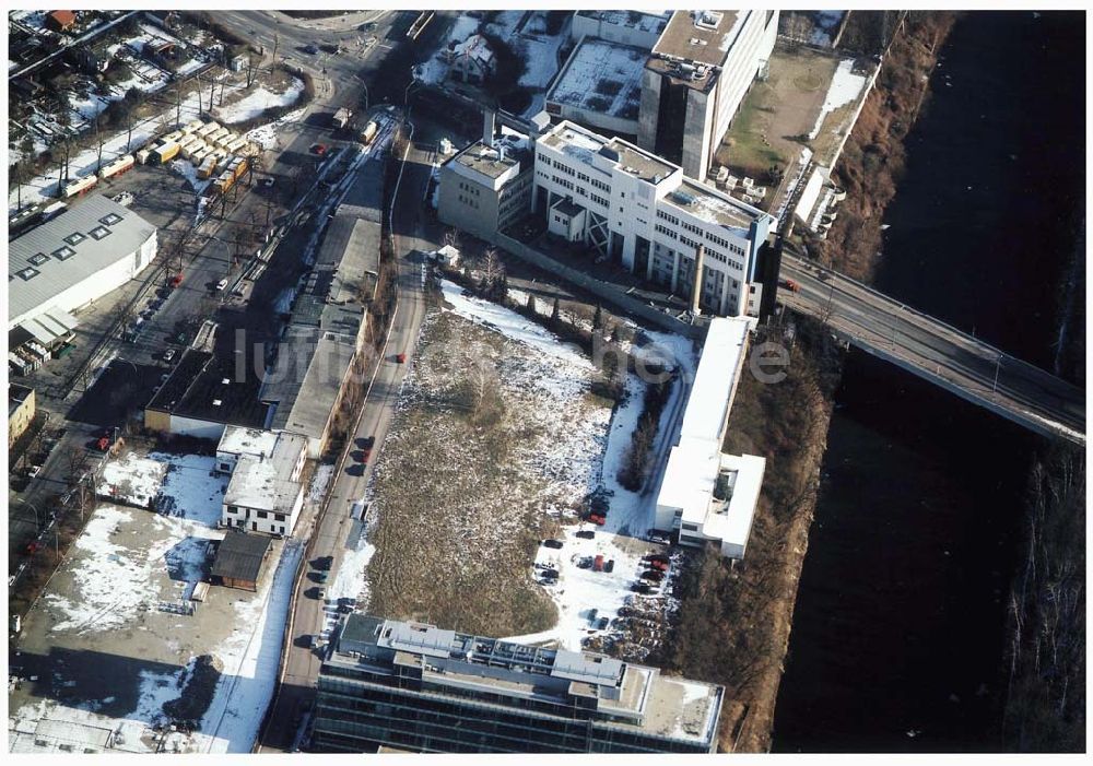 Berlin - Tempelhof von oben - Werksgelände der Firma WAYSS & FREYTAG AG am Bereich Konturstraße / Trassenstraße - östlich des Flughafens Tempelhof in Berlin