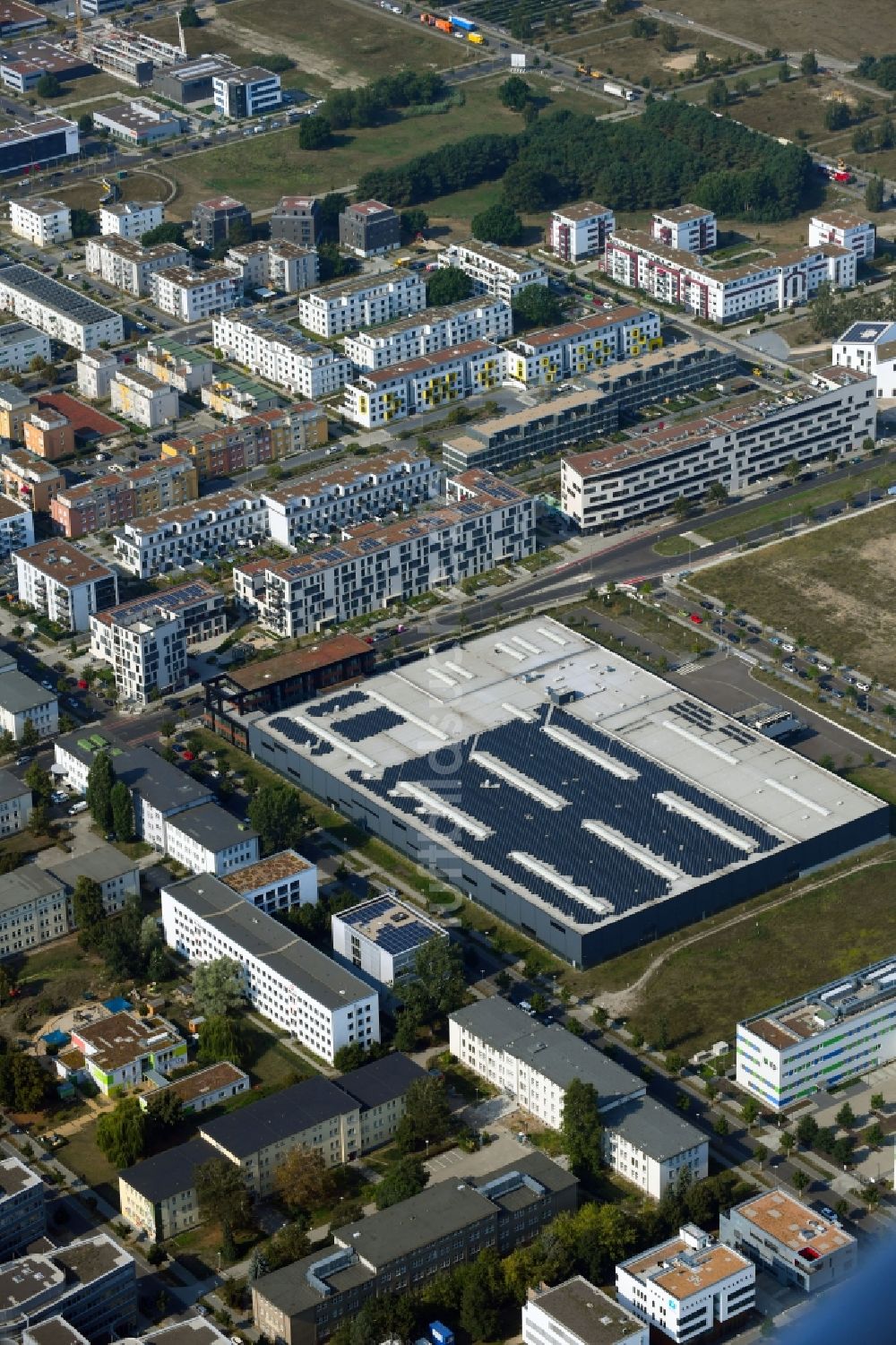 Berlin von oben - Werksgelände der Freudenberg Dichtungs- und Schwingungstechnik GmbH am Groß-Berliner Damm im Ortsteil Adlershof in Berlin, Deutschland