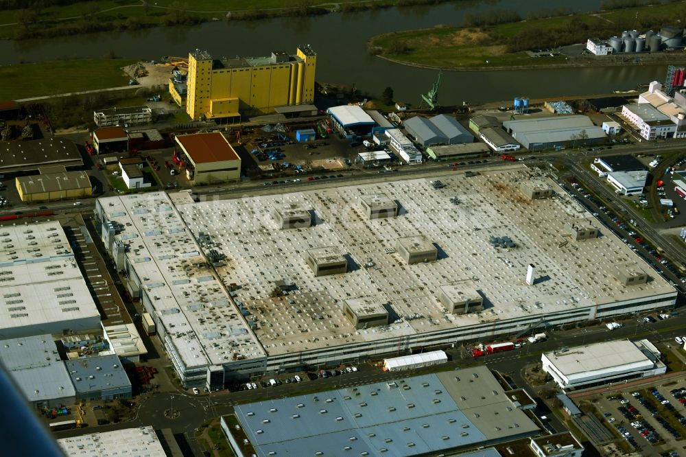 Luftaufnahme Schweinfurt - Werksgelände des ZF Friedrichshafen Werk Süd an der Röntgenstraße in Schweinfurt im Bundesland Bayern, Deutschland