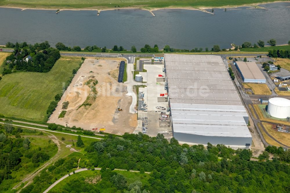 Duisburg von oben - Werksgelände der Gallhöfer roof GmbH in Duisburg im Bundesland Nordrhein-Westfalen, Deutschland