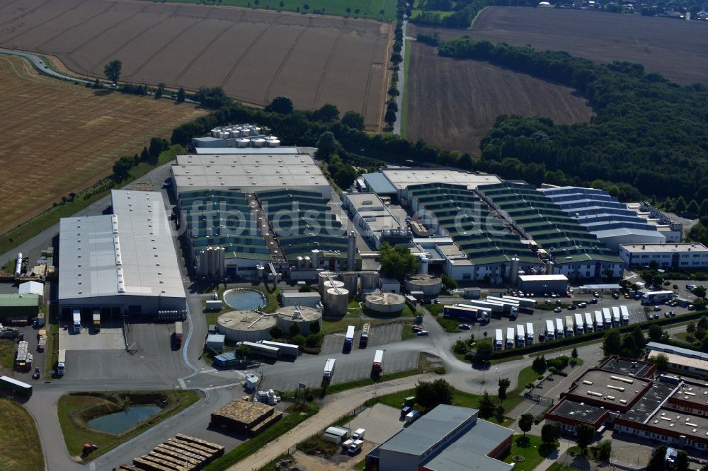 Weißenfels OT Leißling von oben - Werksgelände der Gertränkefabrik der Leisslinger Mineralbrunnen GmbH Am Frauenholze im Ortsteil Leißling von Weißenfels im Bundesland Sachsen-Anhalt